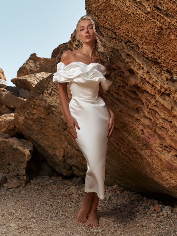 Атласна корсетна сукня в білому кольорі "Enchanting Blossom"