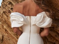 Атласна корсетна сукня в білому кольорі <span>Enchanting Blossom</span>