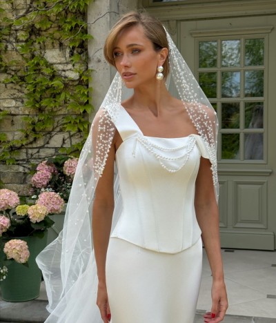 Як вибрати сукню для вечірки або весільного прийому нареченій