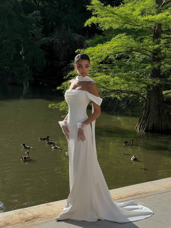 Атласний комплект в білому кольорі "Soren"