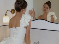 Корсетное платье со сборкой на плече цвета айвори <span>Bloom</span>