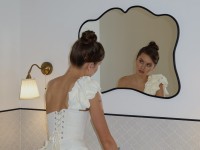 Корсетное платье со сборкой на плече цвета айвори <span>Bloom</span>