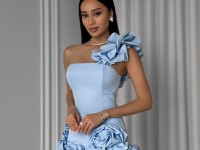 Блакитна корсетна сукня зі збіркою на плечі <span>Bloom</span>