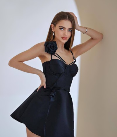 Стильне поєднання випускної сукні з аксесуарами