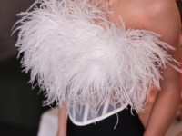 Білий прозорий корсет з пір'ям <span>Swan</span>