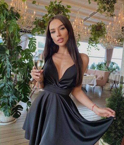 Як вибрати сукню та капелюх для літньої відпустки