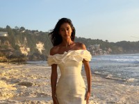 Атласна корсетна сукня в кольорі Айворі <span>Enchanting Blossom</span>