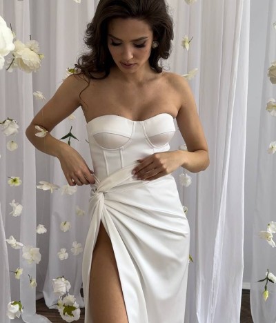 Сукні з розрізами: як носити та як вибрати